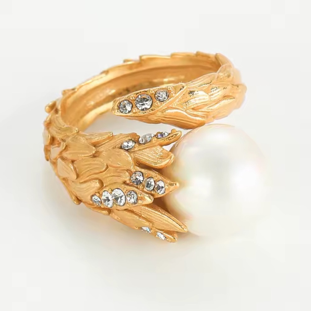Antique Gold Leaf Band Fine Craftsmanship Crystals Ring - Picture 4 of 8
